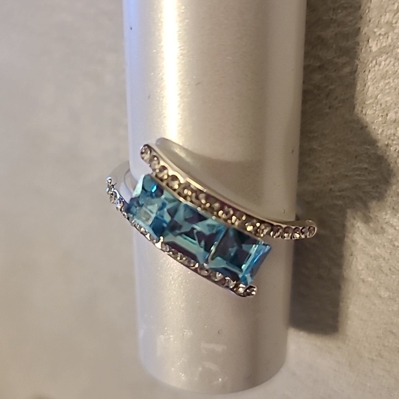 4 RING BUNDLE OF FASHION RINGS ALL SIZE 7 - Picture 6 of 16